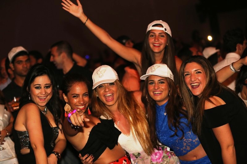 The WHITE Experience Feat. AKON Part 1